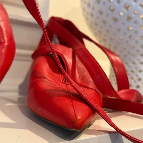 Chic Red Women's Shoes - Picture 3 of 17
